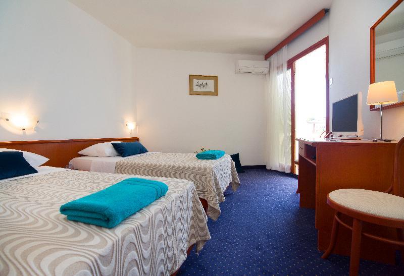 Hotel Laguna กราดัซ ภายนอก รูปภาพ